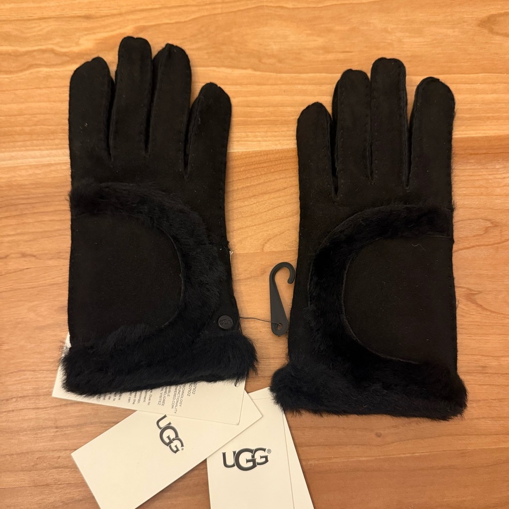 UGG Sheepskin Exposed Seam Gloves